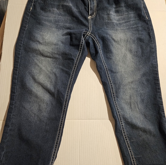 ZCO Premium Dark Wash Boot Cut Stretchy Plus Size Jeans Embellished size 16 - Picture 3 of 3